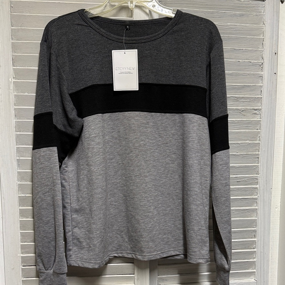 Men's Gray and Black Shirt